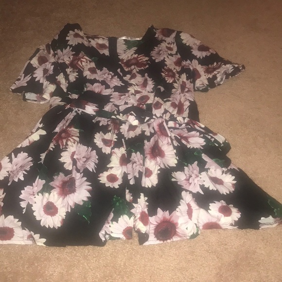 Other - Floral romper- like new
